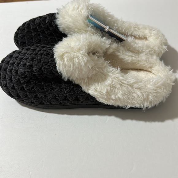 COPY - Women’s Isotoner Slippers - Picture 3 of 8